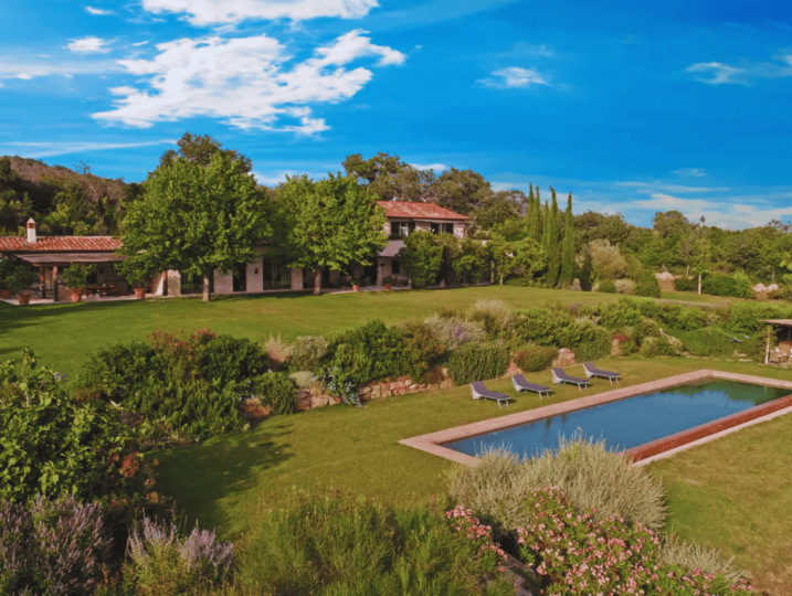 villas for holiday rent with garden